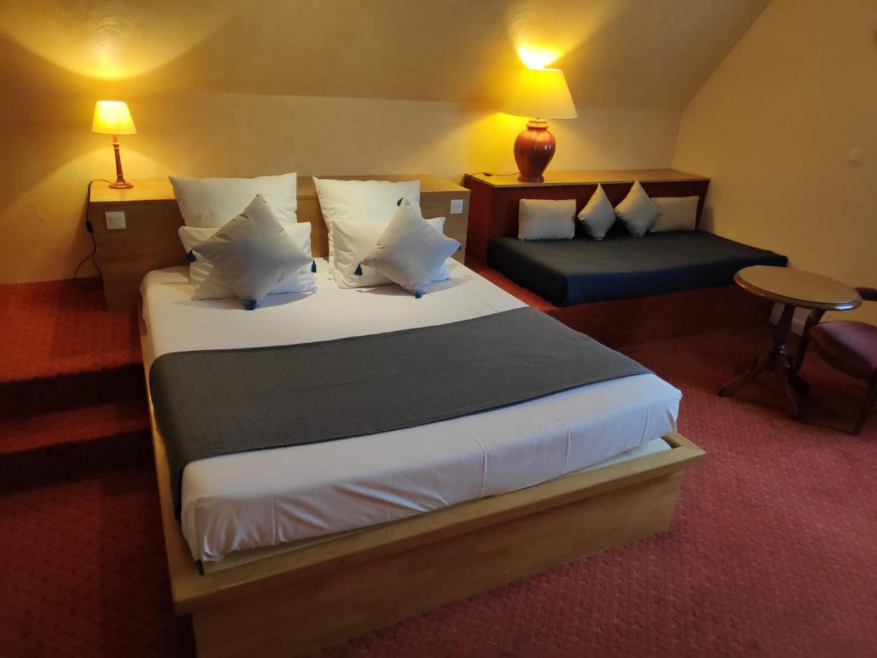 Logis Hotel Calisola Besancon - Soiree Etape Chalezeule Экстерьер фото