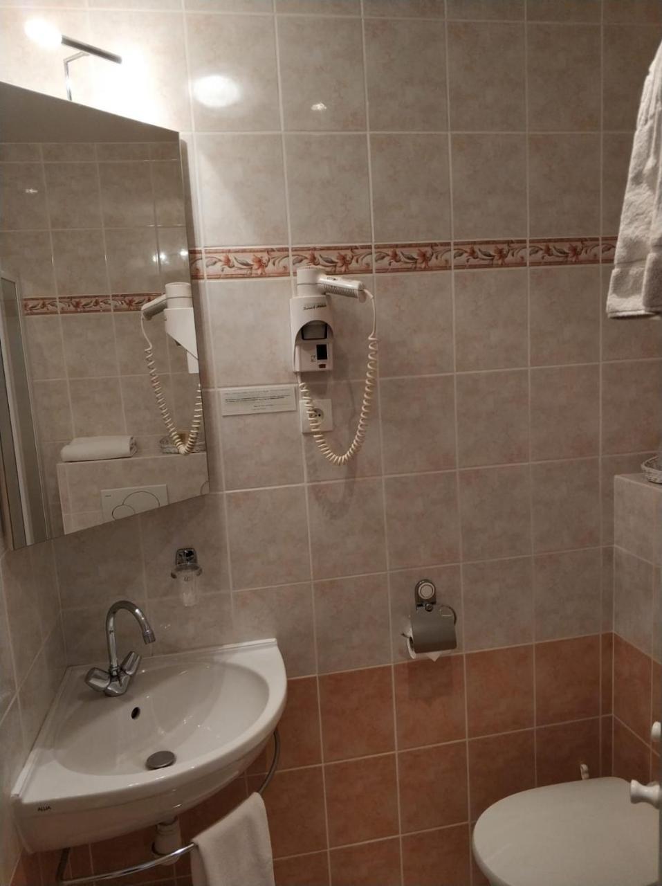 Logis Hotel Calisola Besancon - Soiree Etape Chalezeule Экстерьер фото