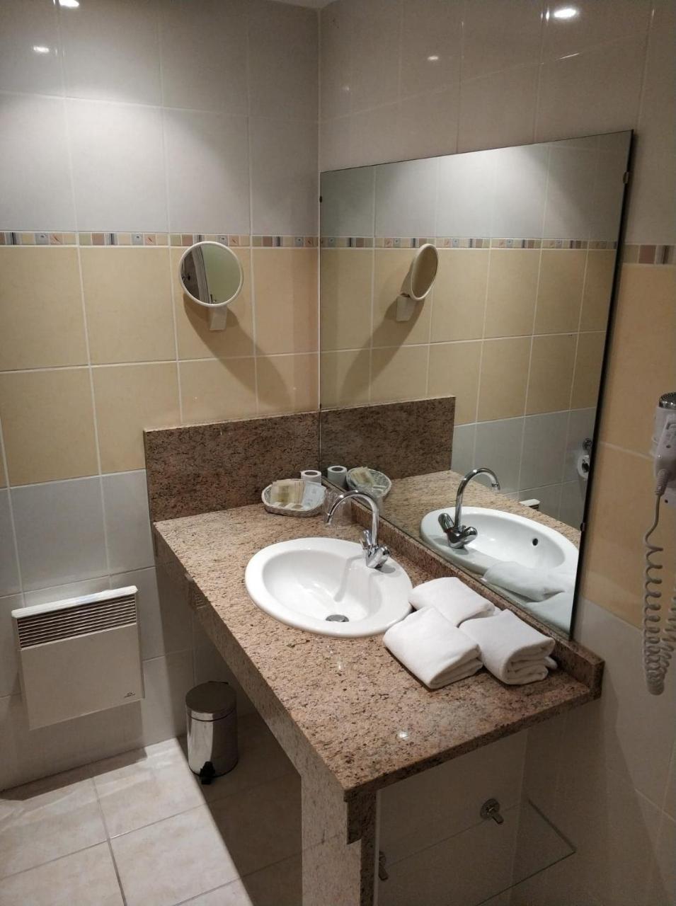 Logis Hotel Calisola Besancon - Soiree Etape Chalezeule Экстерьер фото